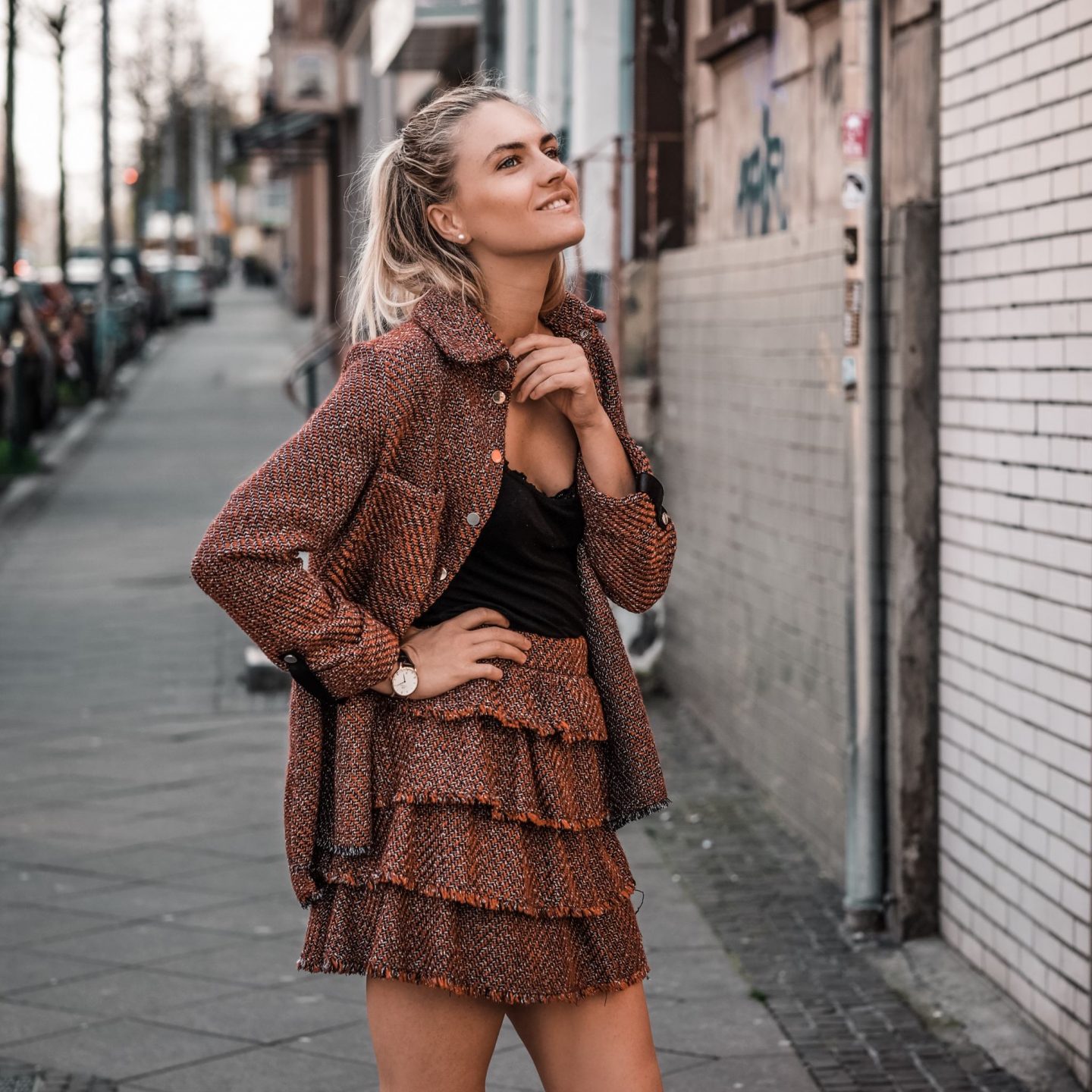 tweet, rock, blazer, bluse, instagram, rot, trend2019